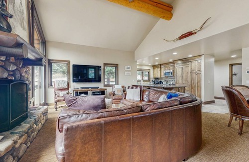 Warm Springs House | 183 m² House ∙ 3 bedrooms ∙ 6 guests