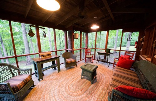 Nashville Cabin | 1859 Historic Log Cabin, pet friendly and 5 minutes to Nashville!