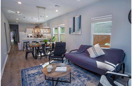 Eastside Promise Neighborhood House | 186 m² House ∙ 4 bedrooms ∙ 11 guests
