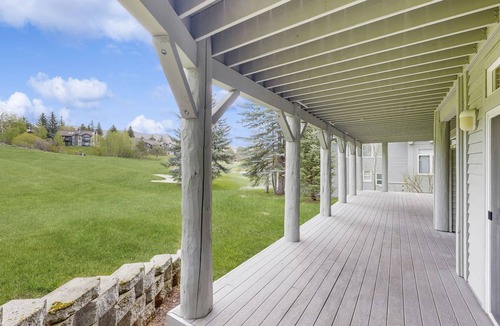 Elkhorn Village Condo | 187 m² Condo ∙ 4 bedrooms ∙ 8 guests
