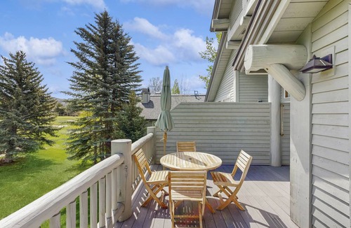Elkhorn Village Condo | 187 m² Condo ∙ 4 bedrooms ∙ 8 guests