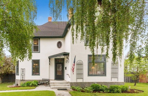 Deer Lodge House | 1889 Historic Victorian Rich with History