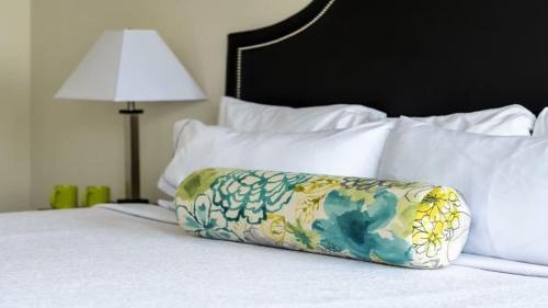 Downtown Dallas Apartment | 18th FL Stylish CozySuites with pool, gym #3