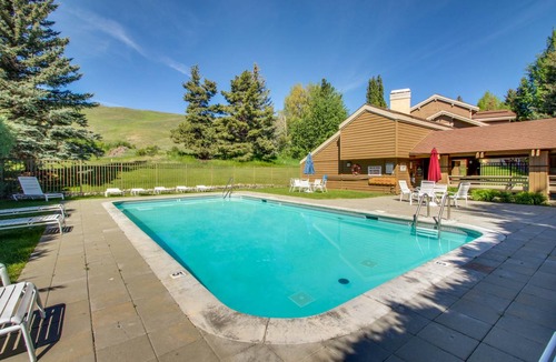 Elkhorn Village Condo | 190 m² Condo ∙ 3 bedrooms ∙ 10 guests