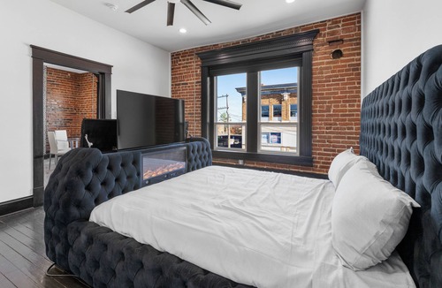 Okmulgee Apartment | 1920s loft 1-bedroom apartment