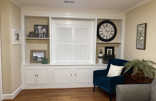 Columbus House | 1940s 3 Bedroom 2 Bath fully furnished home in the historic Overlook District