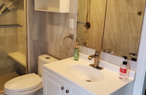 Palms House | 1B/1B Guest house nearby UCLA / SMC