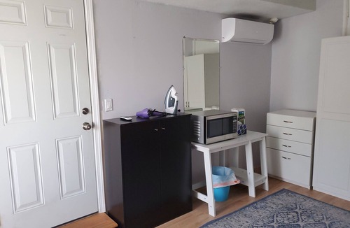 Palms House | 1B/1B Guest house nearby UCLA / SMC