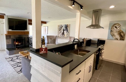 Moose Wilson Road Condo | 1B, 1B MTN. Getaway Min. from Skiing.