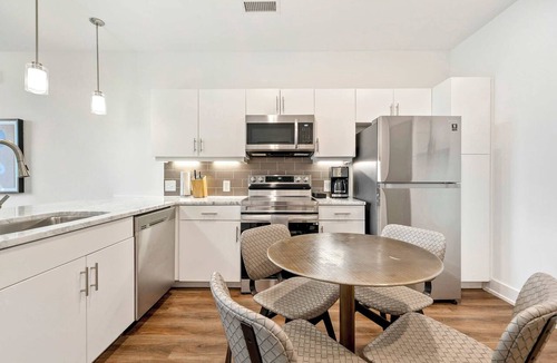 SoNo Apartment | 1B1B Midtown Apartment Private Balcony, Views, Gym