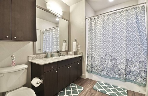 Knox - Henderson Apartment | 1Bedroom 2 beds Furnished Apt with Parking / washer & dryer