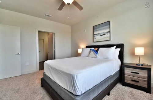 Knox - Henderson Apartment | 1Bedroom 2 beds Furnished Apt with Parking / washer & dryer