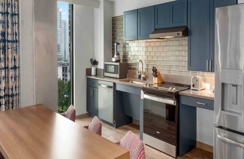Civic District Condo | 1br Deluxe Unit Rooftop Pool Austin Skyline Views!