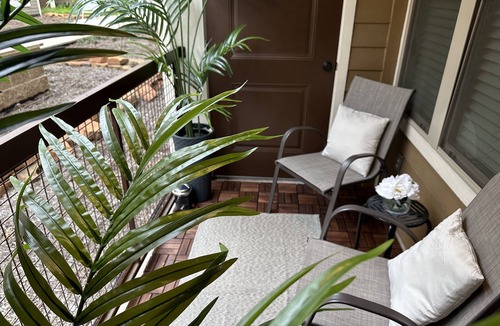 Spring Branch East Apartment | 1BR QUEEN PREMIERE SUITE - FREE WIFI