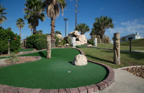 Galveston Apartment | 1BR Suite w/Kitchen | Pool, Golf & Arcade