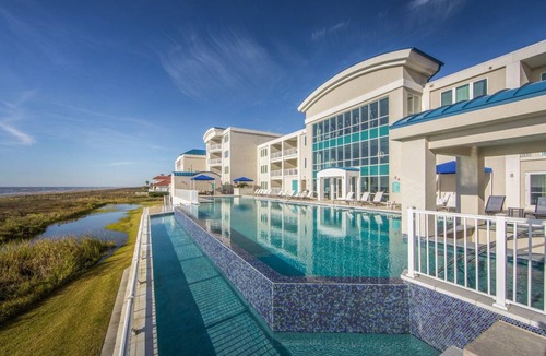 Galveston Apartment | 1BR Suite w/Kitchen | Pool, Golf & Arcade