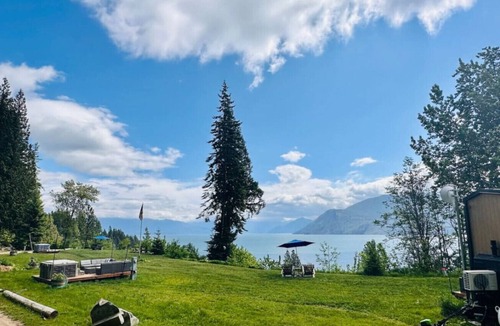 Sagle House | 1BR Tiny Home Hideaway w/Lake & Mountain Views