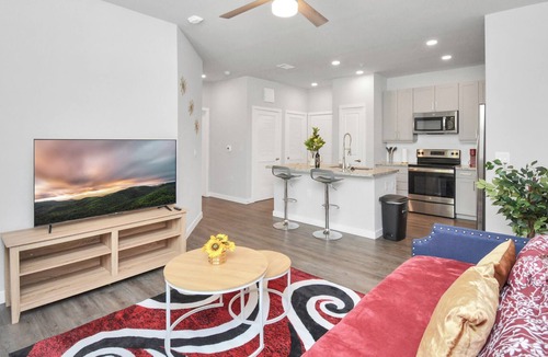 Spring Branch East Apartment | 1BR Wi-Fi KgBD 4KTV NRG DT MED Pool Galleria