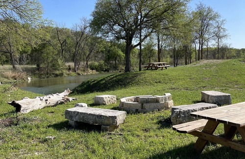 Georgetown Cottage | 2/2 Cottage on San Gabriel River 3 miles to Square