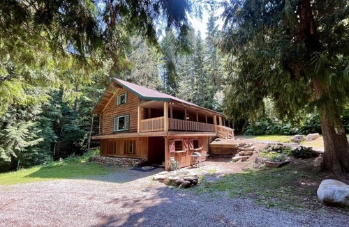 Blanchard Cabin | 2 Adjacent Cabins near Silverwood w/Vintage Ice Cream Parlor + Movie Theater