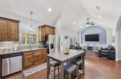 Brookeland House | 2 Bed/2 Bath Cabin in the Pines in Rayburn Resort @ Lake Sam Rayburn