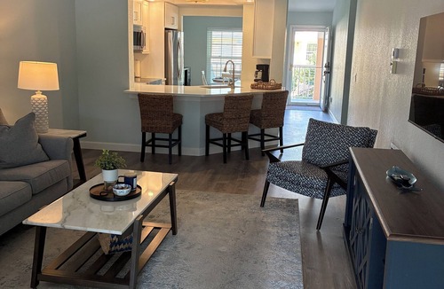 North Naples Condo | 2-bed 2- bath charming condo in North Naples off Wiggins Pass