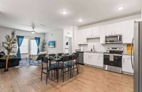 Bay Lake Apartment | 2 Bed Apt Close to Disney w ResortPerks Sleeps 8