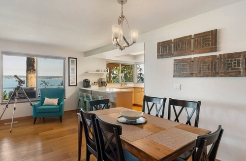 Bells Beach House | 2 bed Stunning Views Hot Tub Dog Friendly ADA