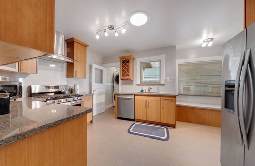 Piedmont Avenue Apartment | 2 Bedroom, 1 Bath Located Just Steps Away From Piedmont Ave