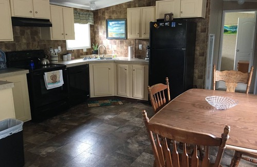 Westgate House | 2 Bedroom 2 Bath Mobile Home in quiet country setting 25 minutes from beach!