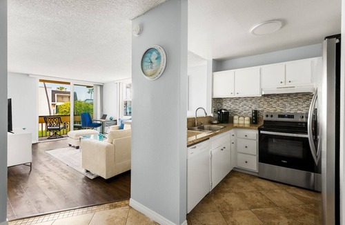 South Redondo Apartment | 2-bedroom apartment in wonderful Redondo Beach with WiFi, pool, jacuzzi, gym,