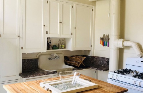 Livingston House | 2 Bedroom Downtown Livingston, Guest Suite