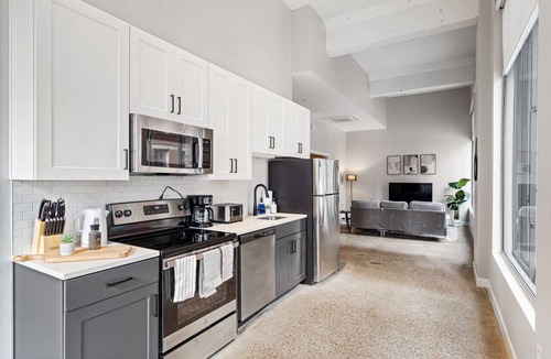 Downtown Cincinnati Apartment | 2 Bedroom Downtown Mins. to Over the Rhine Dist