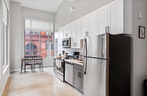 Downtown Cincinnati Apartment | 2 Bedroom Downtown Mins. to Over the Rhine Dist