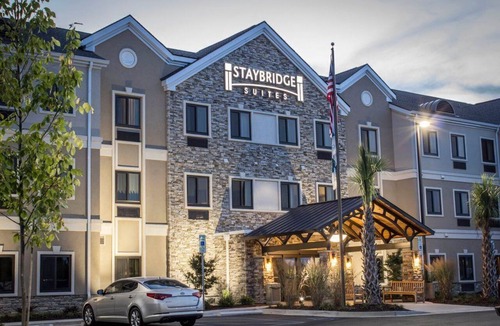 Jacksonville Condo | 2 Bedroom | Free Breakfast Buffet. Outdoor Pool