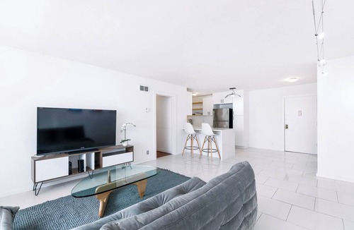 Fox Hills Apartment | 2-Bedroom | FREE Parking | Culver City Condo