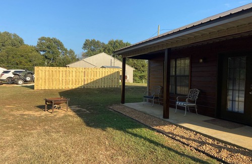 Batesville House | 2 Bedroom house close to Sardis Lake. 1 1/2 miles from I55 North Batesville exit