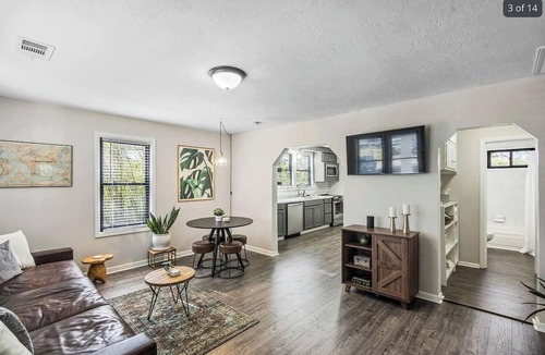 Augusta Cottage | 2-bedroom modern cottage in Augusta with outdoor patio seating and dining