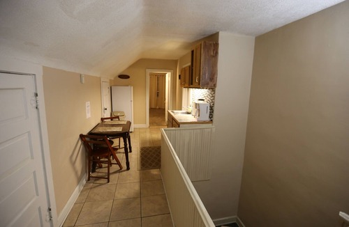 Clifton Apartment | 2 Bedroom Petite Apartment perfect for 5, in a cool Historic Clifton House