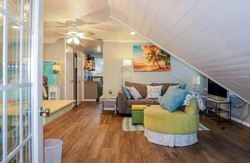 Savannah Beach House | 2 blocks to Bliss Tybee Beach, Minutes to Historic Savannah!
