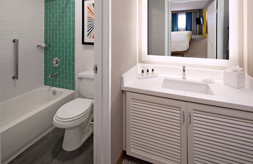Venice Hotel | 2 Boardwalk King Suite at The Kinney Venice Beach!