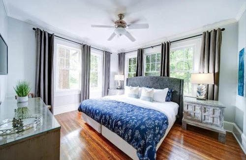 Cherry House | 2 BR in Myers Park with comfortable screened porch