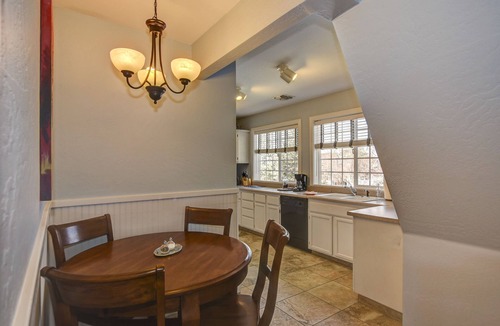 Nob Hill House | 2 BR near the courthouse square AVAILABLE due to last minute renter cancellation