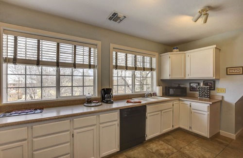 Nob Hill House | 2 BR near the courthouse square AVAILABLE due to last minute renter cancellation