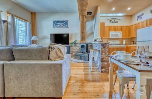 Anacortes House | 2-Cabin Ranch Retreat Near Lake Trails, Sleeps 15