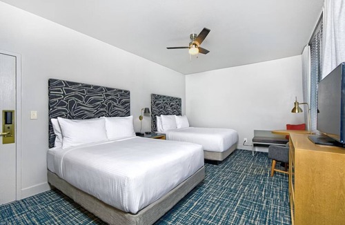 Downtown San Francisco Hotel | 2 Comfortable Room with Rooftop Pool, Near Oracle Park & Yerba Buena