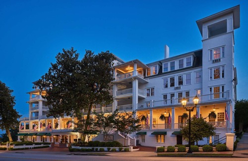 Summerville House | 2 Connecting Suites at a 4⭐️ Hotel