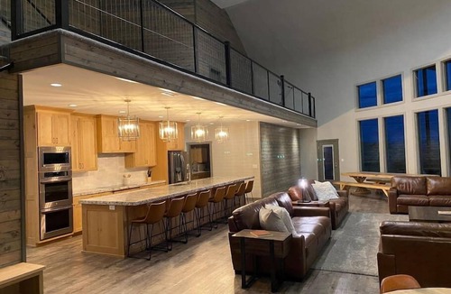 Ashton Cabin | 2 Dome Cabins-1 hr to Yellowstone-Hot tub+Theater+Gaming Room+Pool Table+Air Hoc