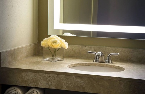 Lakeway Hotel | 2 Double Queen Units with Lakeview, Outdoor Pool, Free Parking!