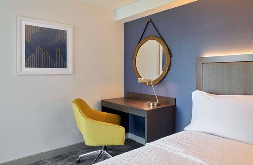 Mount Vernon Triangle Hotel | 2 Elegant King Room Near Capitol Hill & Downtown Washington Nightlife